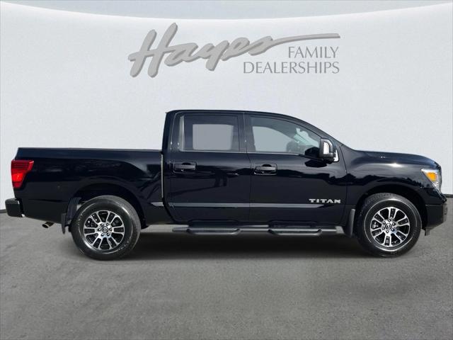 2024 Nissan TITAN Crew Cab SV 4x4