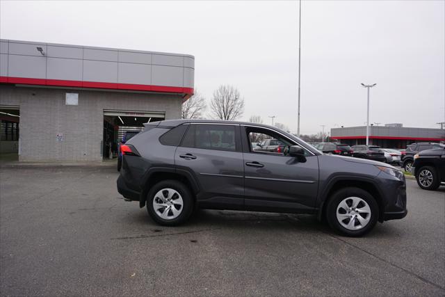 2022 Toyota RAV4 LE 2022 Toyota RAV4 LE