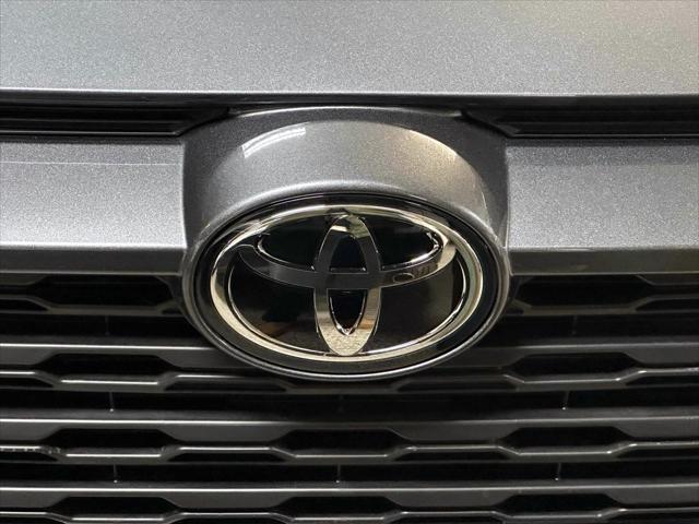 2025 Toyota RAV4 LE [4]