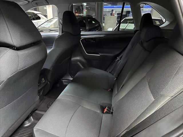 2025 Toyota RAV4 LE [12]