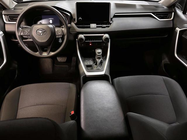 2025 Toyota RAV4 LE [14]