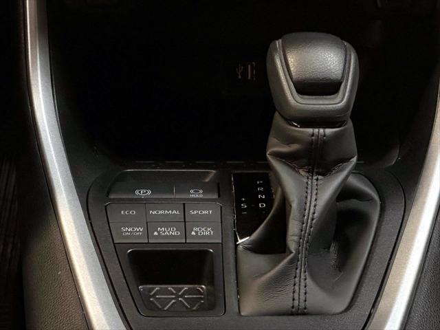 2025 Toyota RAV4 LE [17]