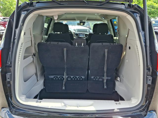 2023 Chrysler Voyager LX