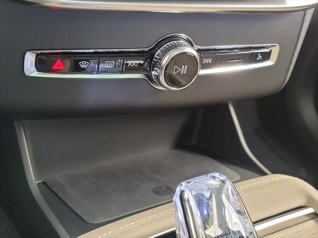 2026 Volvo XC90 Plus, B6 AWD Gas (mild hybrid), Gasoline, Bright, 7 Seats