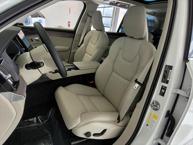 2026 Volvo XC90 Ultra, B6 AWD Gas (mild hybrid), Gasoline, Bright, 6 Seats