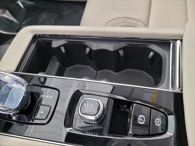 2026 Volvo XC90 Ultra, B6 AWD Gas (mild hybrid), Gasoline, Bright, 6 Seats