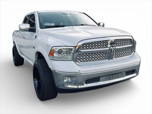 2017 RAM 1500 Laramie Crew Cab 4x4 57 Box