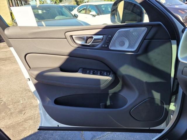 2026 Volvo XC60 Plug-In Hybrid Black Edition Ultra, T8 AWD Electric/Gasoline, Dark