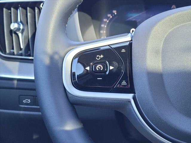 2026 Volvo XC60 Plug-In Hybrid Black Edition Ultra, T8 AWD Electric/Gasoline, Dark