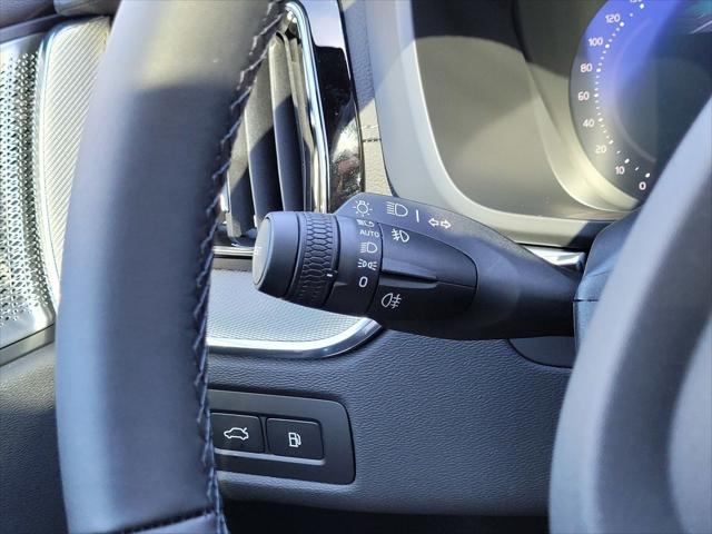 2026 Volvo XC60 Plug-In Hybrid Black Edition Ultra, T8 AWD Electric/Gasoline, Dark
