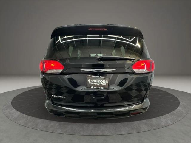 2022 Chrysler Voyager LX