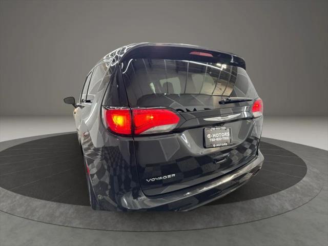 2022 Chrysler Voyager LX