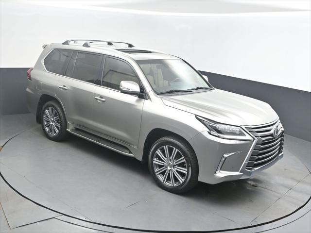 2017 Lexus LX 570's photo