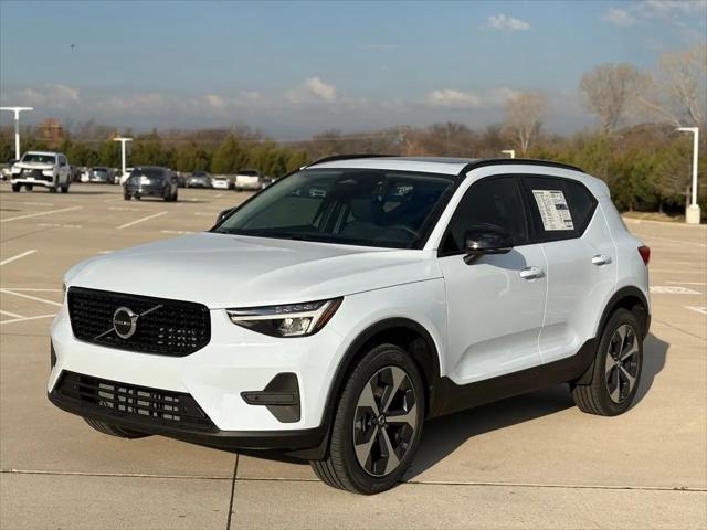 2026 Volvo XC40 Core, B5 AWD Gas (mild hybrid), Dark