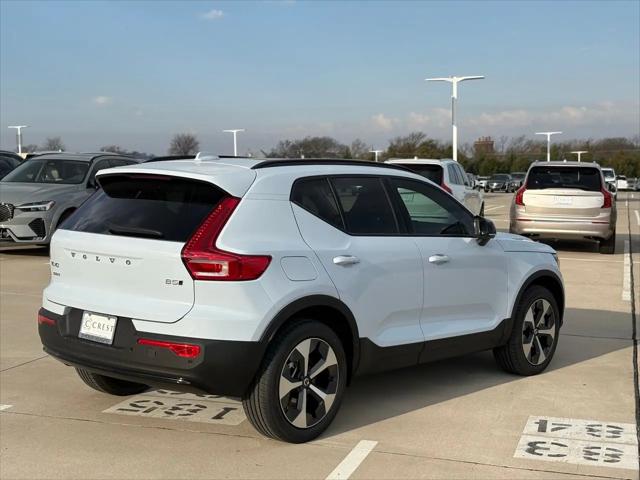 2026 Volvo XC40 Core, B5 AWD Gas (mild hybrid), Dark