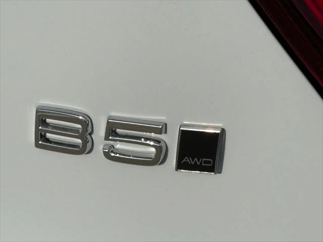 2026 Volvo XC40 Core, B5 AWD Gas (mild hybrid), Dark