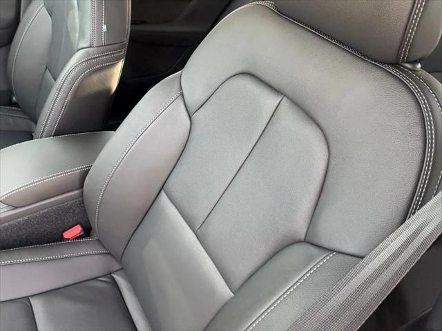2026 Volvo XC40 Core, B5 AWD Gas (mild hybrid), Dark