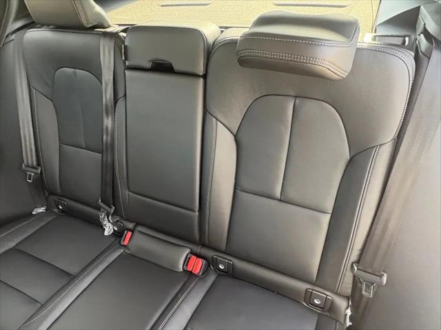 2026 Volvo XC40 Core, B5 AWD Gas (mild hybrid), Dark