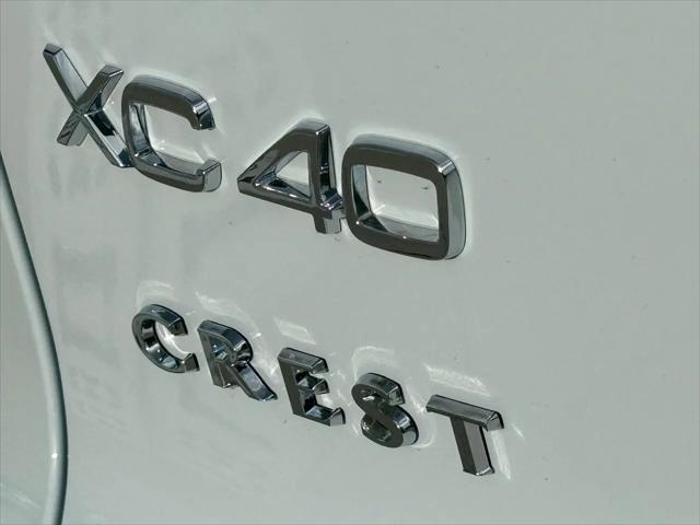 2026 Volvo XC40 Core, B5 AWD Gas (mild hybrid), Dark