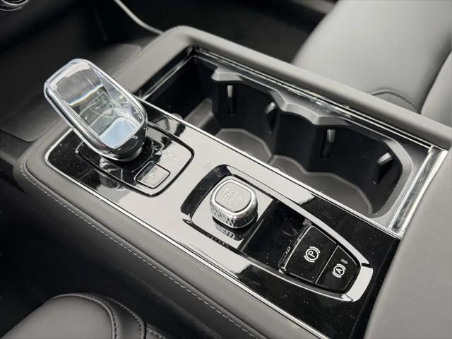 2026 Volvo XC90 Plus, B6 AWD Gas (mild hybrid), Gasoline, Bright, 7 Seats