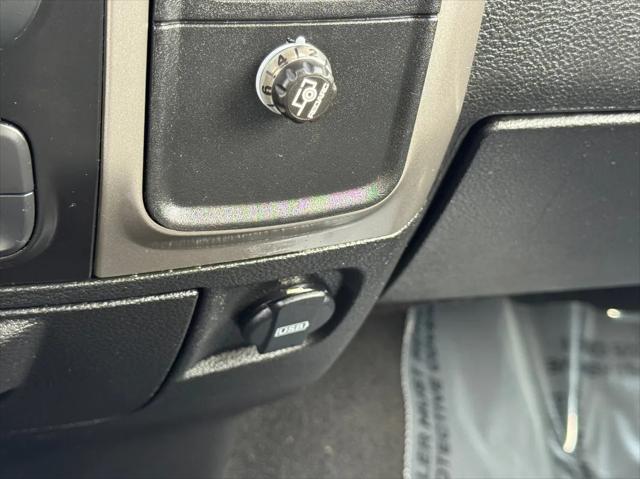 2019 Ram 1500 Classic SLT Crew Cab 4x2 6'4" Box