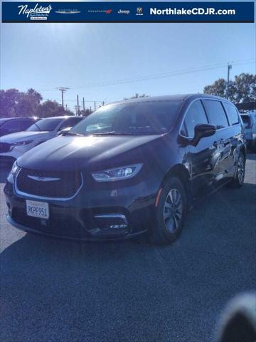 2024 Chrysler Pacifica Hybrid Select