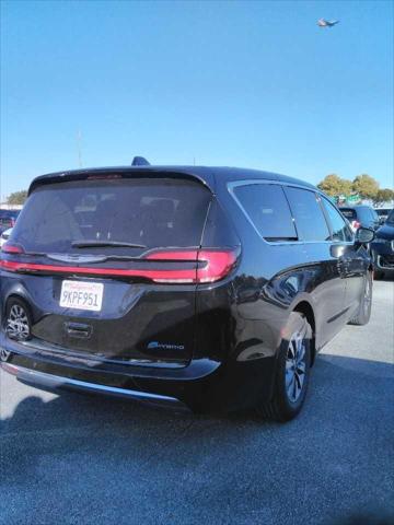 2024 Chrysler Pacifica Hybrid Select