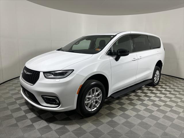 2024 Chrysler Pacifica Touring