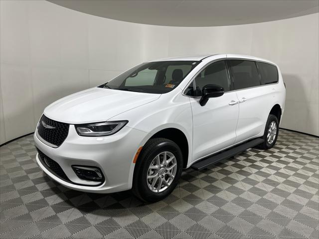 2024 Chrysler Pacifica Touring 2024 Chrysler Pacifica Touring