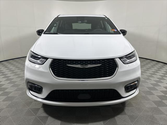 2024 Chrysler Pacifica Touring