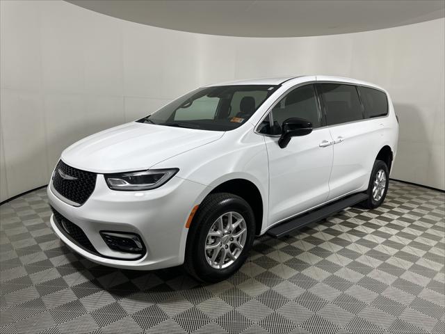 2024 Chrysler Pacifica Touring