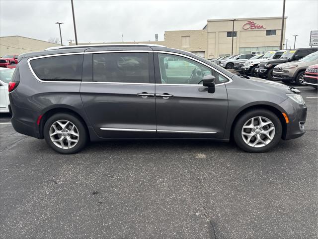 2017 Chrysler Pacifica Touring-L Plus 2017 Chrysler Pacifica Touring-L Plus