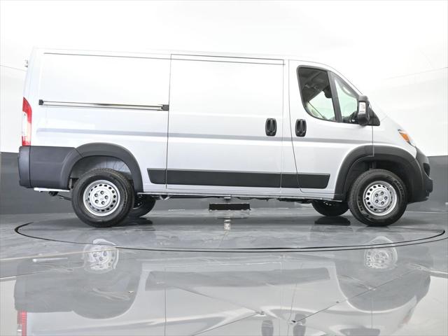 2025 Ram ProMaster 2500 Cargo Van Tradesman Low Roof 136" WB w/Pass Seat