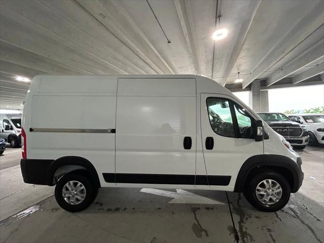 2025 Ram ProMaster Cargo Van SLT High Roof 136" WB