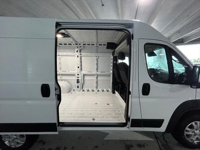 2025 Ram ProMaster Cargo Van SLT High Roof 136" WB