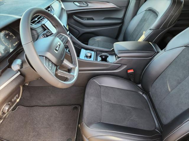 2025 Jeep Grand Cherokee L Altitude 4x2