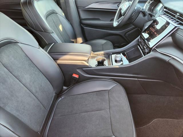 2025 Jeep Grand Cherokee L Altitude 4x2