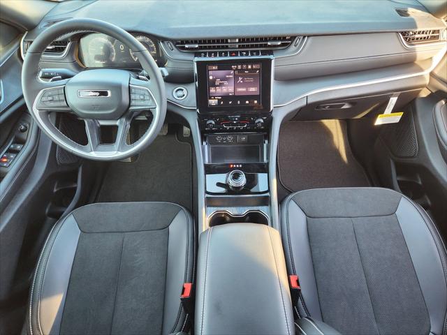 2025 Jeep Grand Cherokee L Altitude 4x2