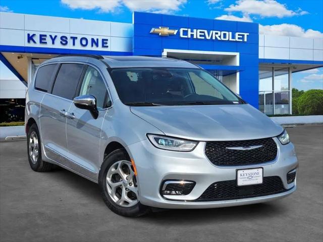 2023 Chrysler Pacifica Limited for sale in Sand Springs, OK
