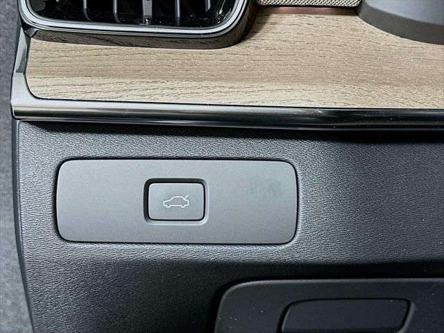 2026 Volvo XC90 Plus, B6 AWD Gas (mild hybrid), Gasoline, Bright, 7 Seats