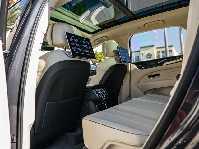 2025 Bentley Bentayga Atelier