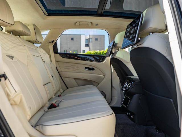 2025 Bentley Bentayga Atelier