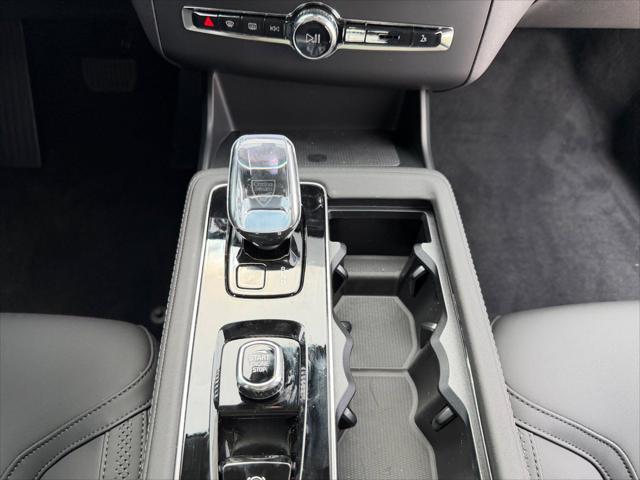 2026 Volvo XC90 Core, B6 AWD Gas (mild hybrid), Gasoline, Bright, 7 Seats