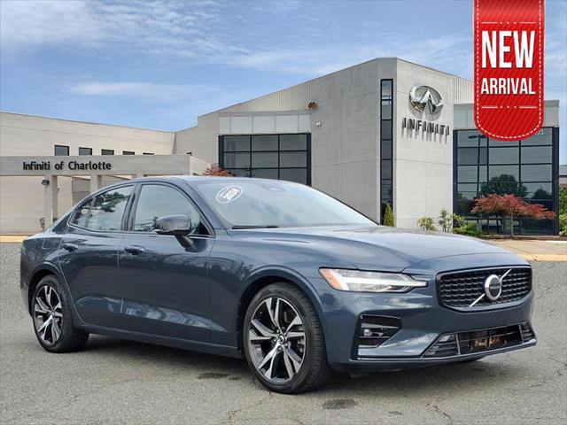 2024 Volvo S60 B5 Core Dark Theme