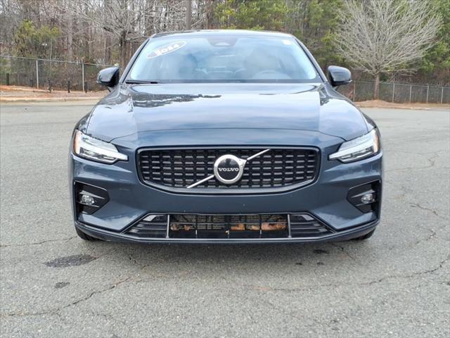 2024 Volvo S60 B5 Core Dark Theme