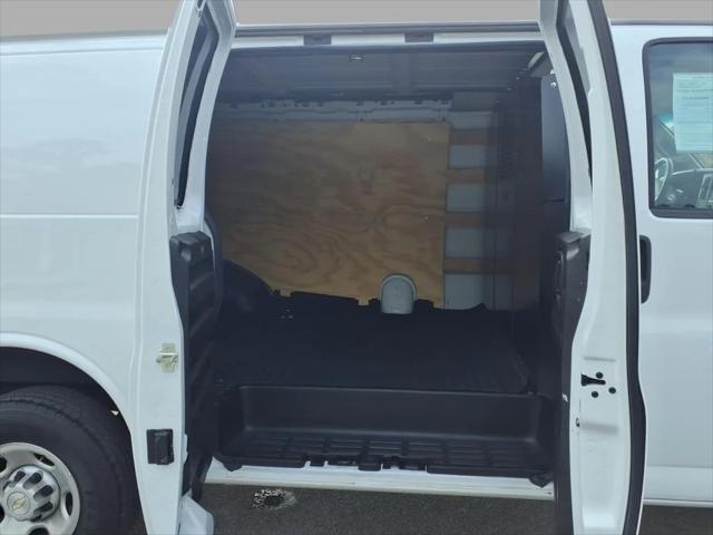 2022 Chevrolet Express Cargo Van RWD 2500 Regular Wheelbase WT