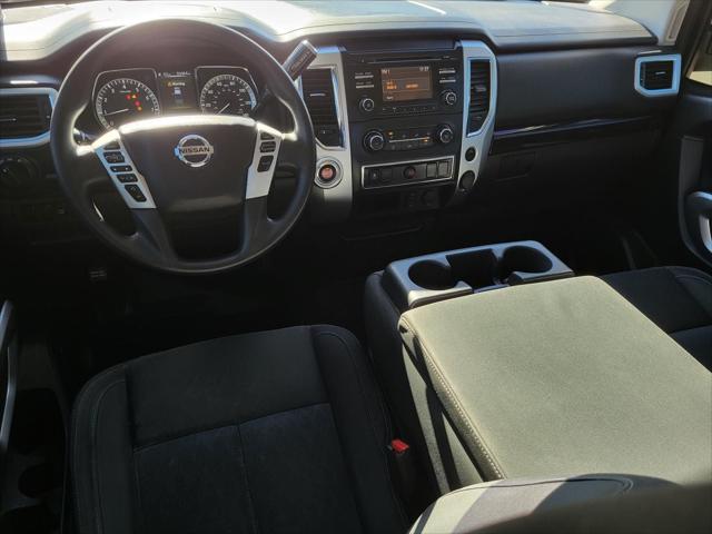 2017 Nissan TITAN SV