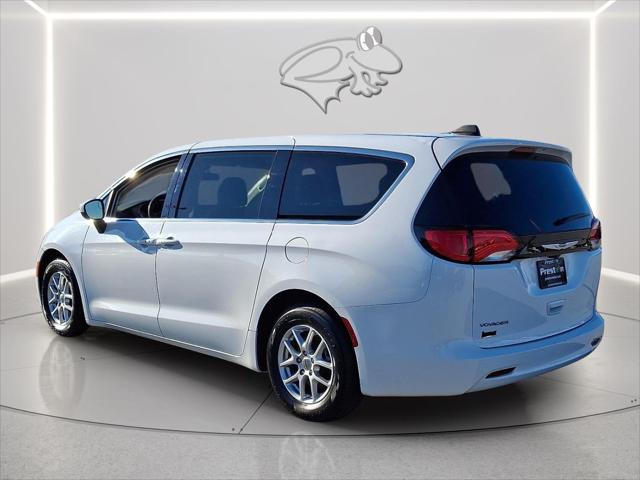 2022 Chrysler Voyager LX