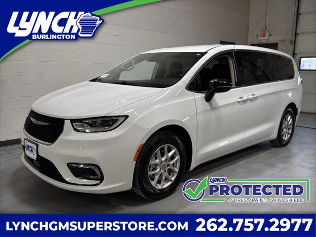 2024 Chrysler Pacifica Touring L for sale in Mukwonago, WI
