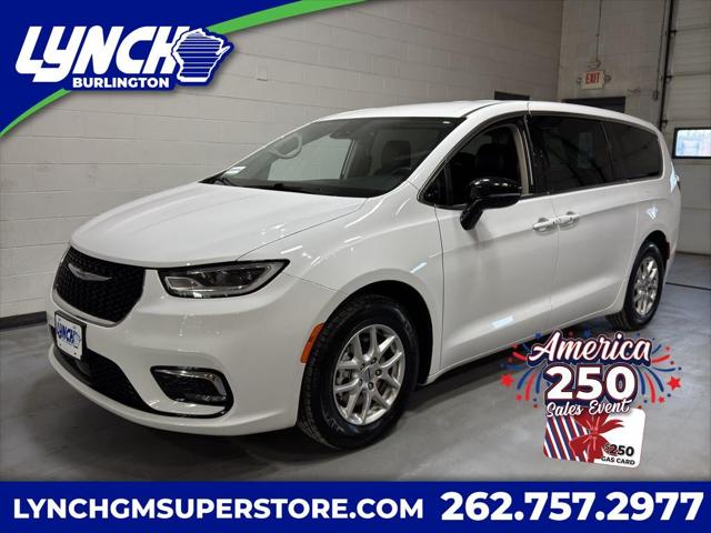 2024 Chrysler Pacifica Touring L for sale in Mukwonago, WI